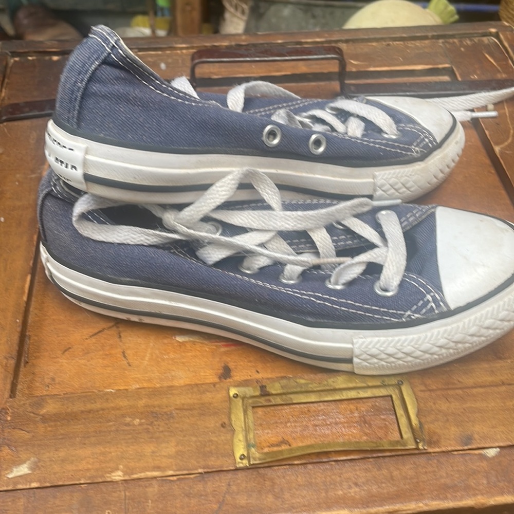 Converse - Picture 2 of 4